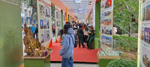 Exposición por 80 años de fundación del Ejército Popular de Vietnam