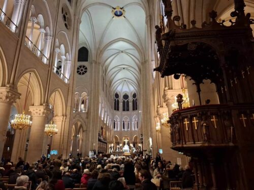 Catedral de Notre Dame de París reabre sus puertas