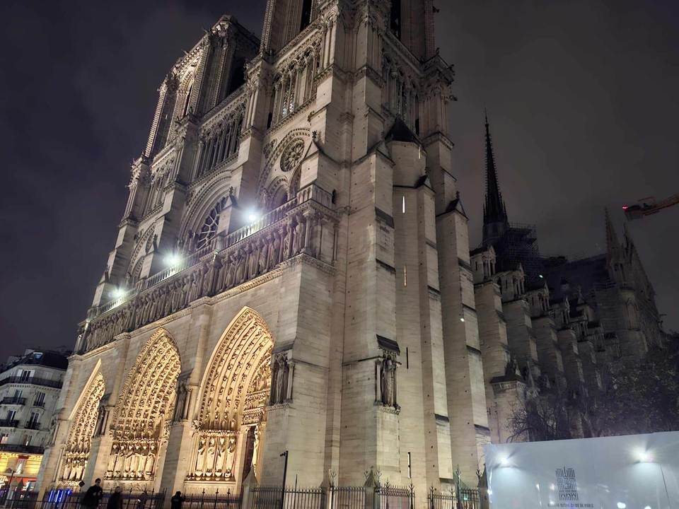 Catedral de Notre Dame de París reabre sus puertas