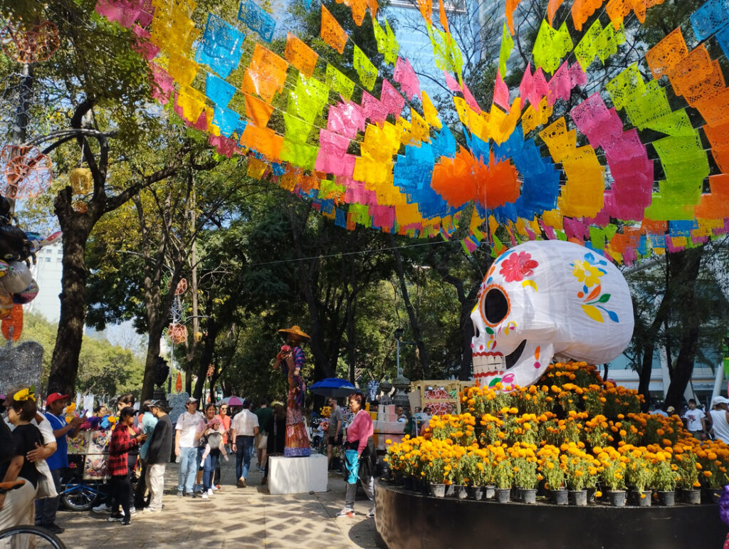 Celebran Día de Muertos en México